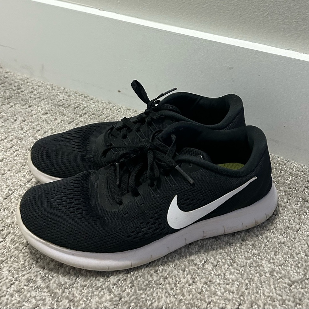 Nike Tennis Shoes